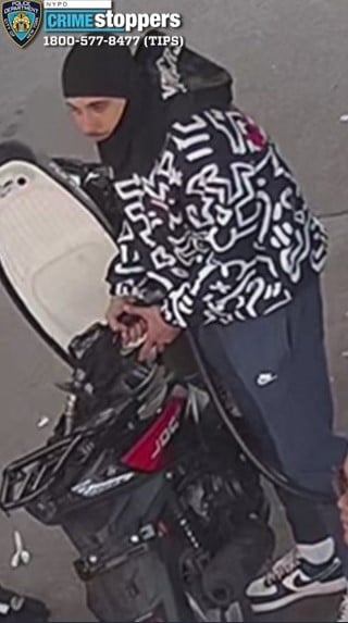 Teen robbed at gunpoint by suspects on scooter in Bensonhurst Teen robbed at gunpoint by suspects on scooter in Bensonhurst