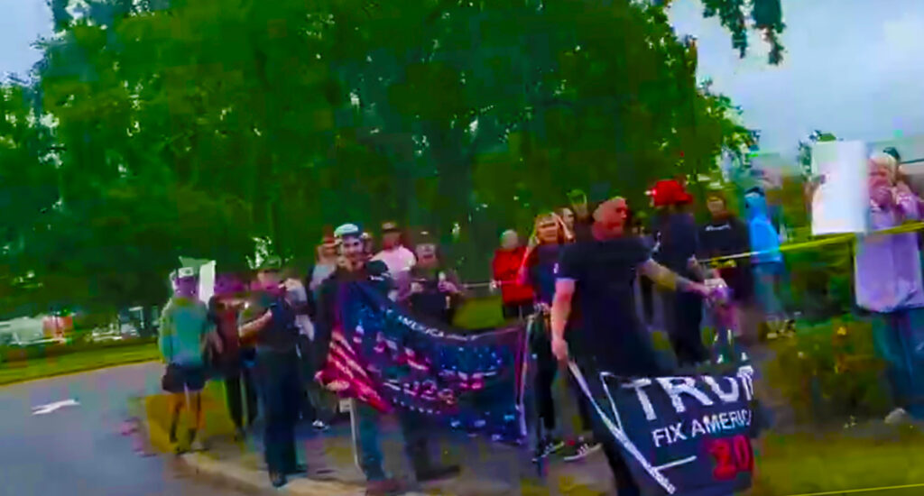 Trump supporters spoil No Kings protest at Ocean County Mall