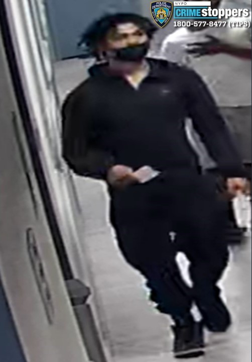 Man attacked and robbed inside Bronx apartment building, police searching for two suspects