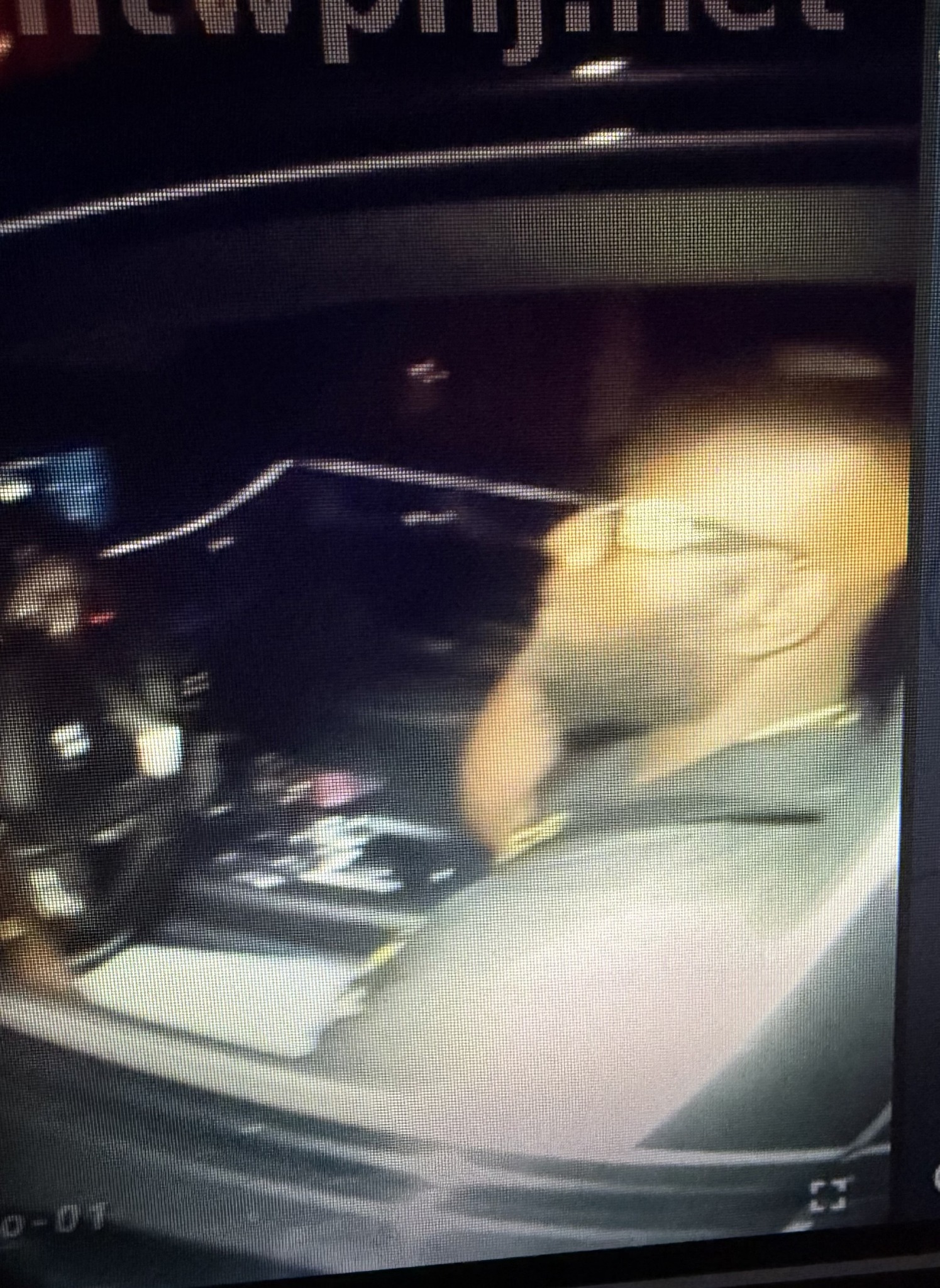 Driver flees Jackson traffic stop at high speed with child in backseat