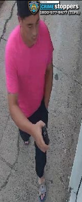 Police search for suspect who stole phones from employee during dispute at Queens business