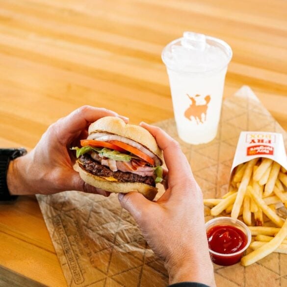 Roy rogers opens third new jersey location as classic chain mounts garden state revival - photo licensed by shore news network.