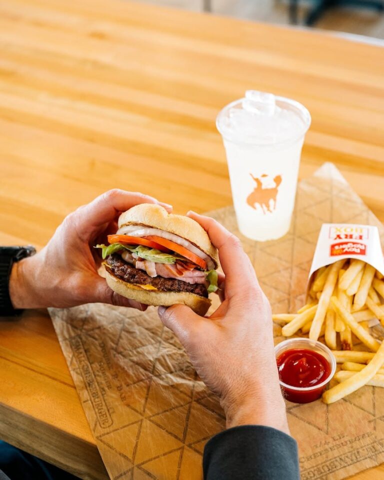 Roy rogers opens third new jersey location as classic chain mounts garden state revival - photo licensed by shore news network.