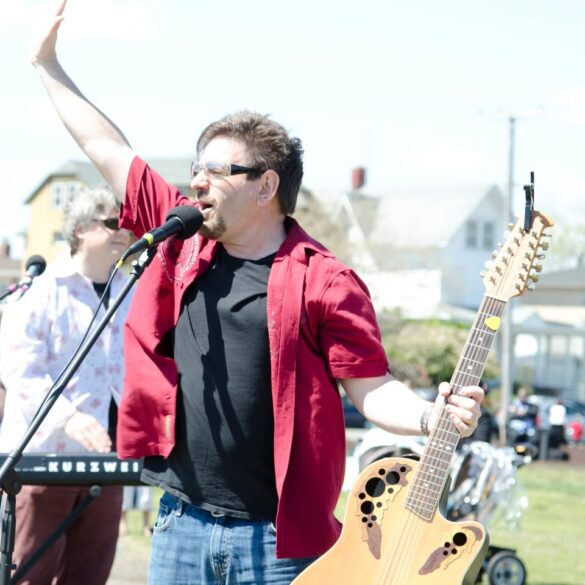 Free kids concert on the beach in toms river tuesday night - photo licensed by shore news network.