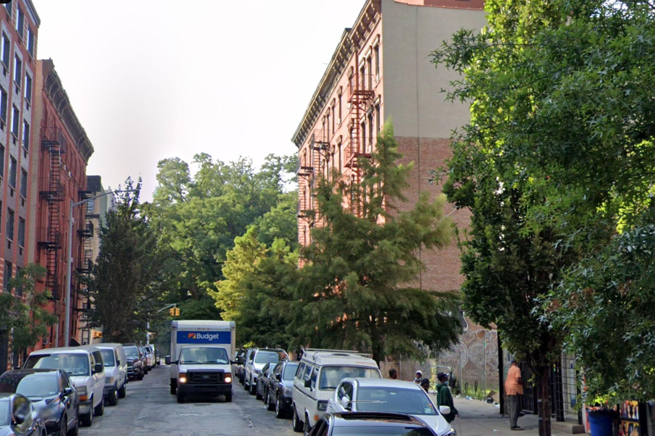 Queens man stabbed to death on Harlem sidewalk in broad daylight