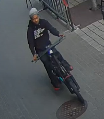 Armed suspect caught on video in South Capitol Street holdup