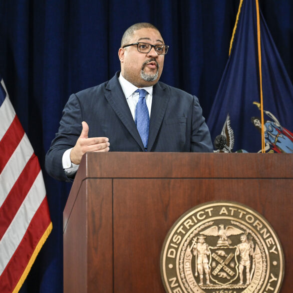 Nyc district attorney alvin bragg