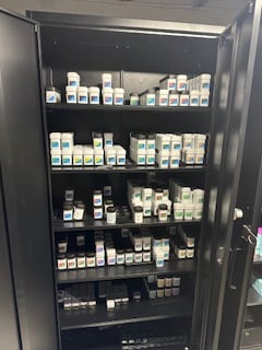 Smoke shop owner, employee arrested after Huntington raid Smoke shop owner, employee arrested after Huntington raid