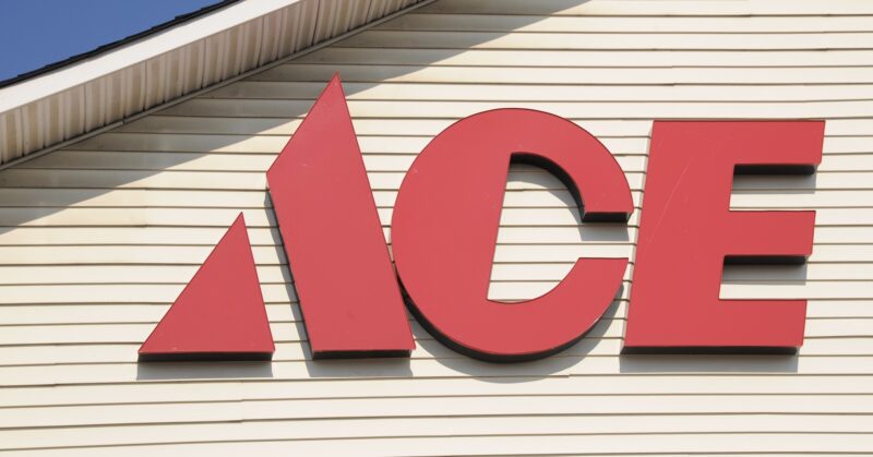 Man accused of shoplifting using young daughter as lookout in gainesville - photo licensed by shore news network.