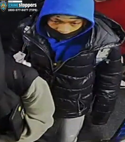 Police seek suspects in knife-point robbery of teens aboard queens bus Police seek suspects in knife-point robbery of teens aboard queens bus
