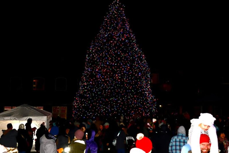 Toms River celebrates annual downtown Christmas tree lighting to kick off holiday season Toms River celebrates annual downtown Christmas tree lighting to kick off holiday season