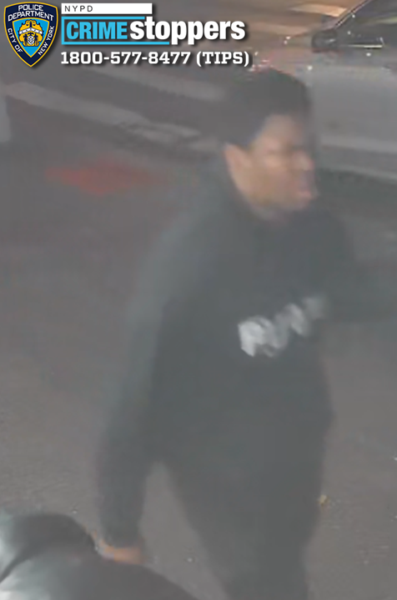 Store workers attacked by mob during Bronx robbery