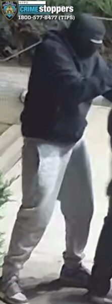 Trio in ski masks rob man of K in cash and jewelry near Washington Bridge