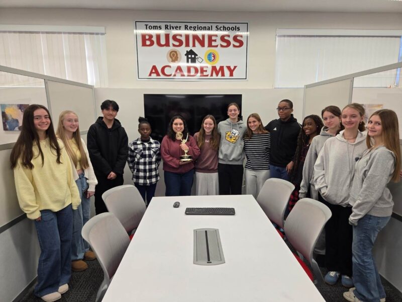 Emmy-winning alum returns to toms river south to inspire business students - photo licensed by shore news network.