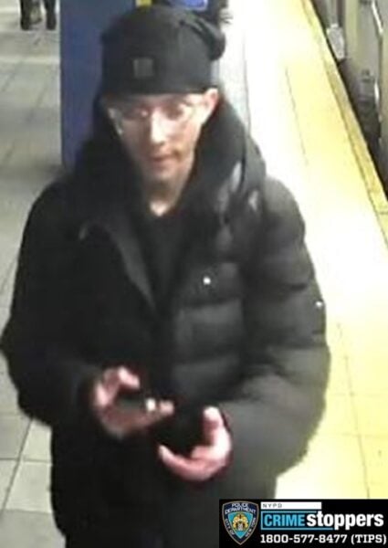 Teen attacked, robbed by group on queens subway platform