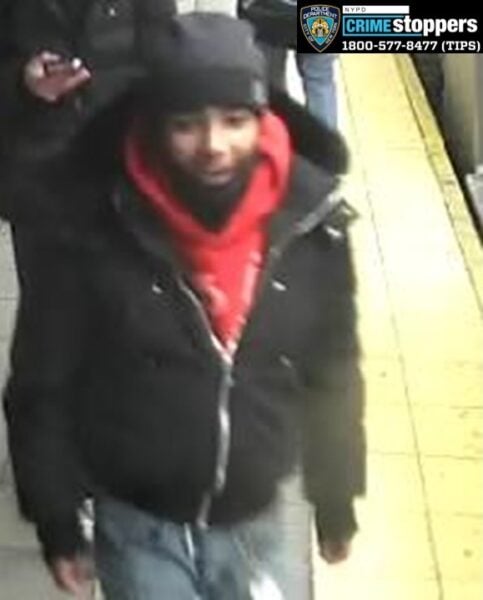 Teen attacked, robbed by group on queens subway platform
