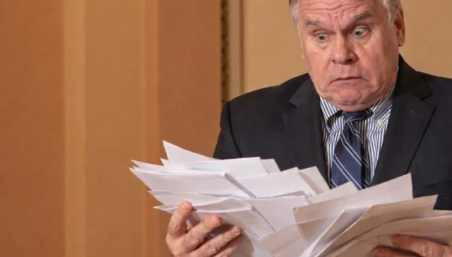 Chris smith campaign had voters sign wrong petiton form, sending gop into panic over weekend, sources report