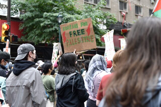 Pro-muslim crowd cheers the death of u. S. Troops at philadelphia protest Pro-muslim crowd cheers the death of u. S. Troops at philadelphia protest