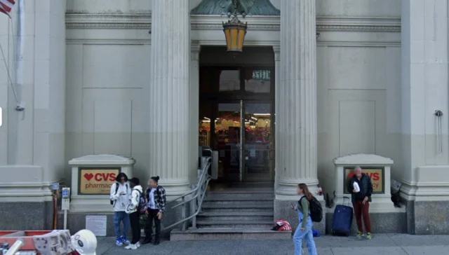 Nypd searching for suspects after cvs worker assaulted at manhattan store