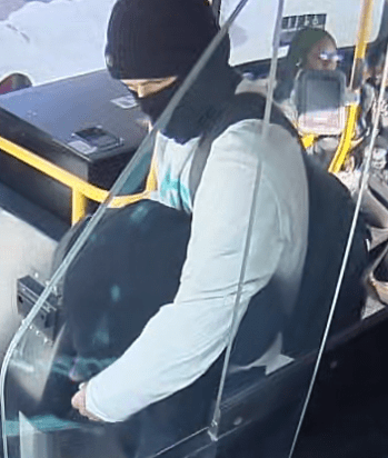 Boston cops hunt knife wielding suspect after Roxbury scare