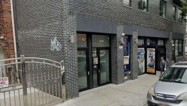 Police seek suspect who slashed man’s neck during fight inside queens business