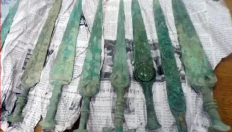 Iranian weapons seized at Philadelphia airport thought to be 4,000 years old Iranian weapons seized at Philadelphia airport thought to be 4000 years old