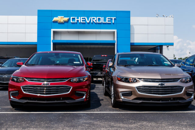 Federal judge keeps new jersey car dealership class action in federal court