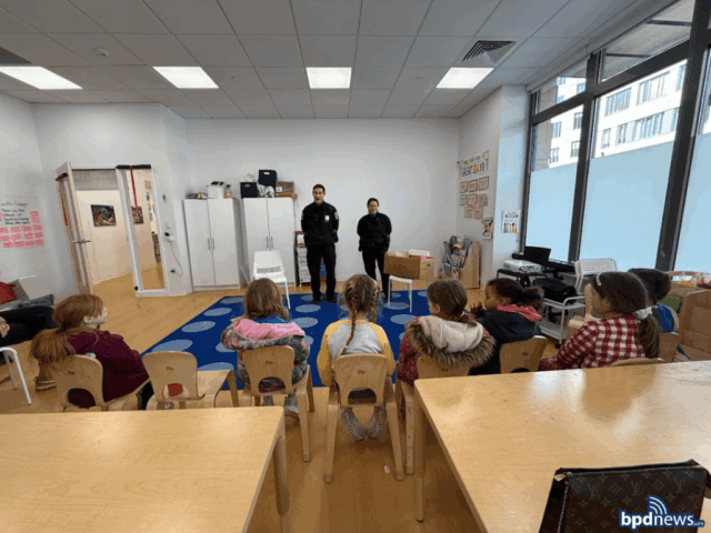 Boston police visit girl scout troop in south end to share safety lessons