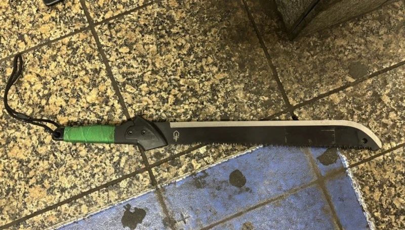 Update: machete attack inside grand central leaves 3 injured as nypd fatally shoots suspect Update: machete attack inside grand central leaves 3 injured as nypd fatally shoots suspect