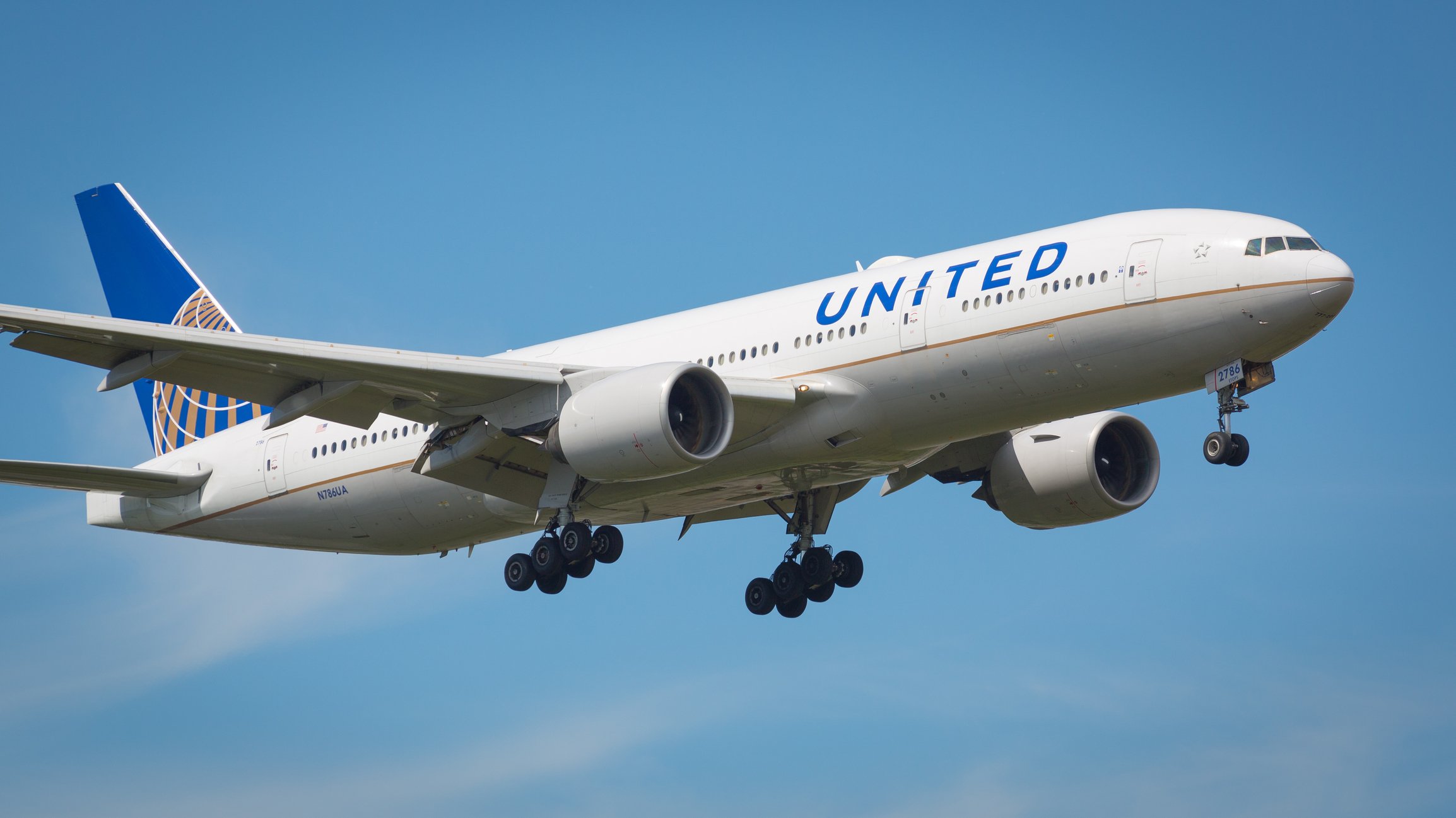 United Flight to LaGuardia Diverts to Pittsburgh After Bomb Concern, 165 Evacuated Safely