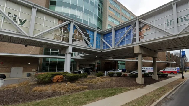 Gunman shoots 2 chicago police officers inside endeavor health's swedish hospital, taken back into custody