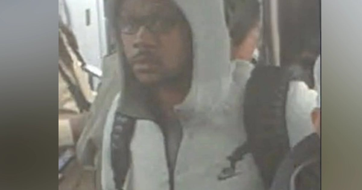 NYPD seeks suspect in subway slashing at Union Square station