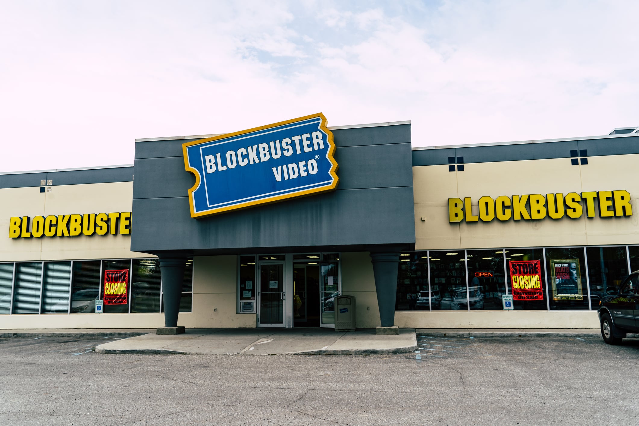 Blockbuster tops list of defunct brands new jersey residents want back most
