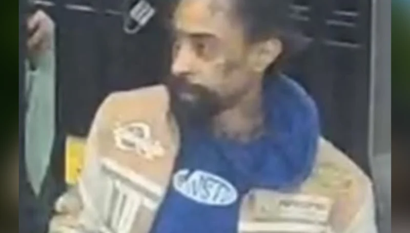 Suspect hunted after boxcutter attack inside manhattan subway station