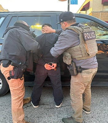 Convicted child sex offender arrested by ice after illinois released him from prison Convicted child sex offender arrested by ice after illinois released him from prison