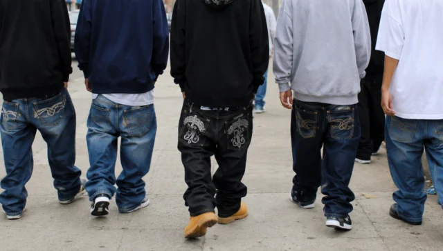 Why sagging pants remain common in new jersey communities decades after the trend began
