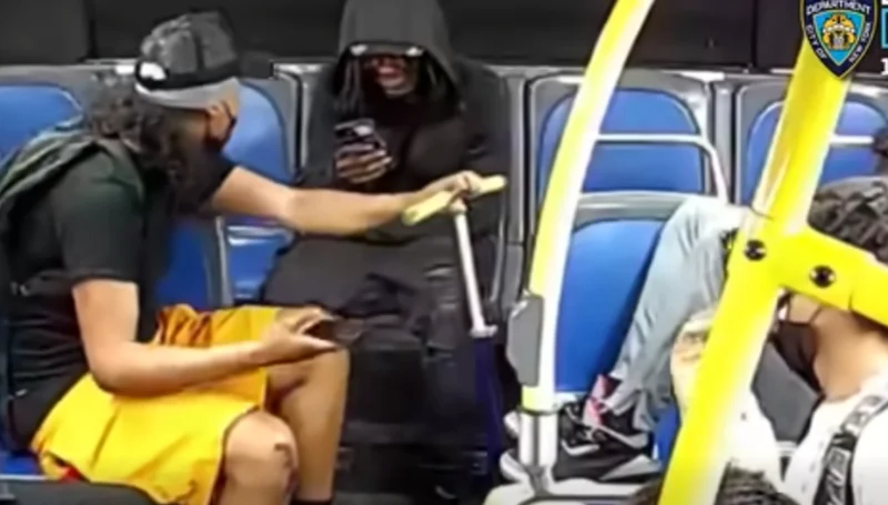 Bronx bus assault leaves 19-year-old slashed after group attack on bx13