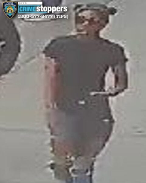 Nypd searches for two suspects after man slashed during harlem assault Nypd searches for two suspects after man slashed during harlem assault