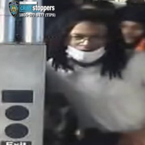 Times square shooting suspects wanted after teen shot near broadway Times square shooting suspects wanted after teen shot near broadway