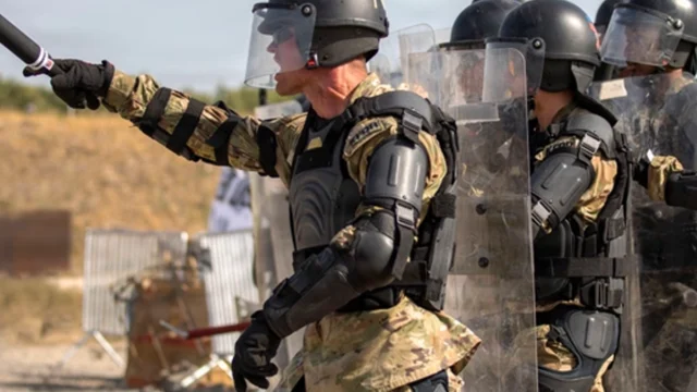 National guard threat looms as newark scales back police presence at ice detention center