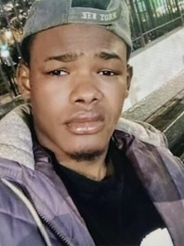 Thief steals $5000 from parked commercial truck in manhattan