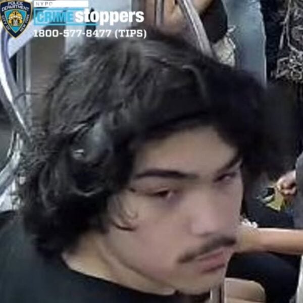 Nypd seeks suspects in bronx shooting, boston road stabbing and g train cellphone theft Nypd seeks suspects in bronx shooting, boston road stabbing and g train cellphone theft