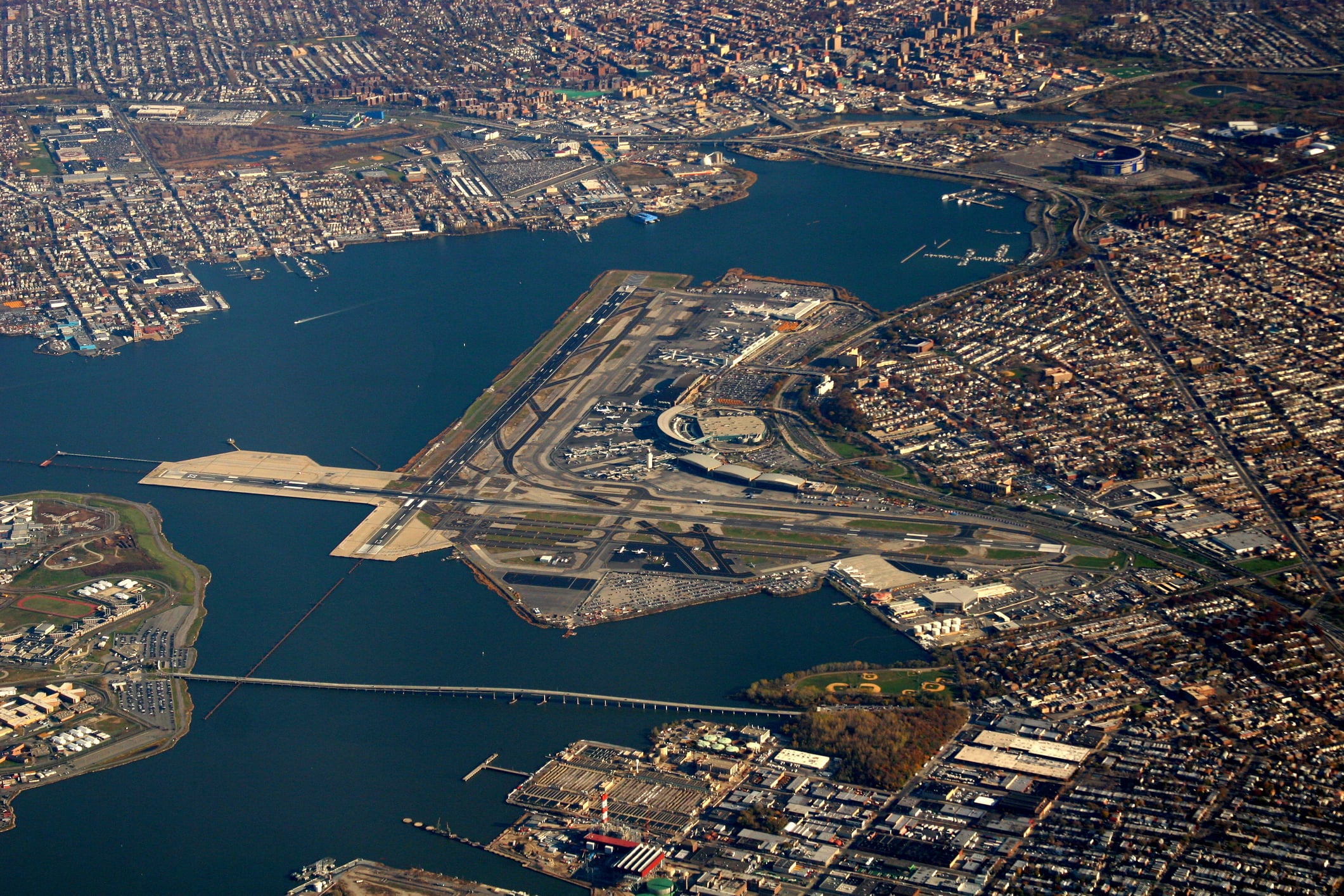 Rocket launcher reported to incoming flights at laguardia airport