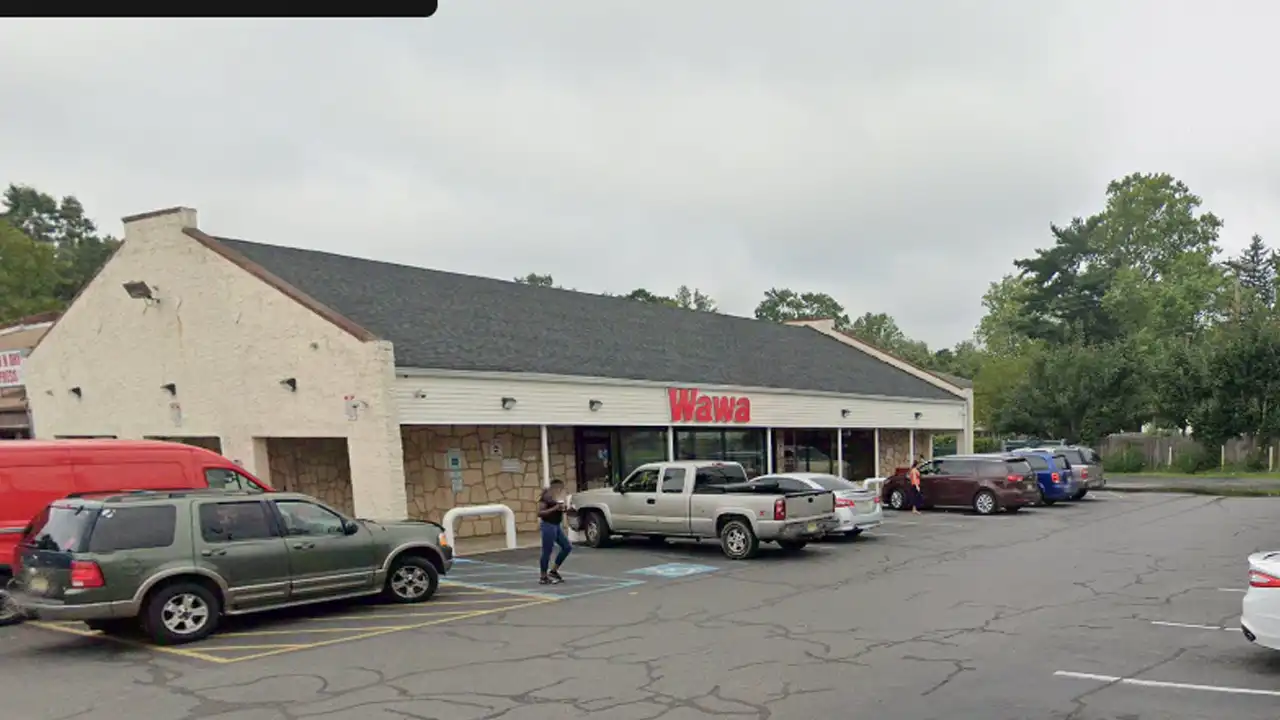 Browns mills wawa : lakewood police said two unrelated suspects were arrested after officers traveled to a wawa in browns mills during a stolen credit card investigation.