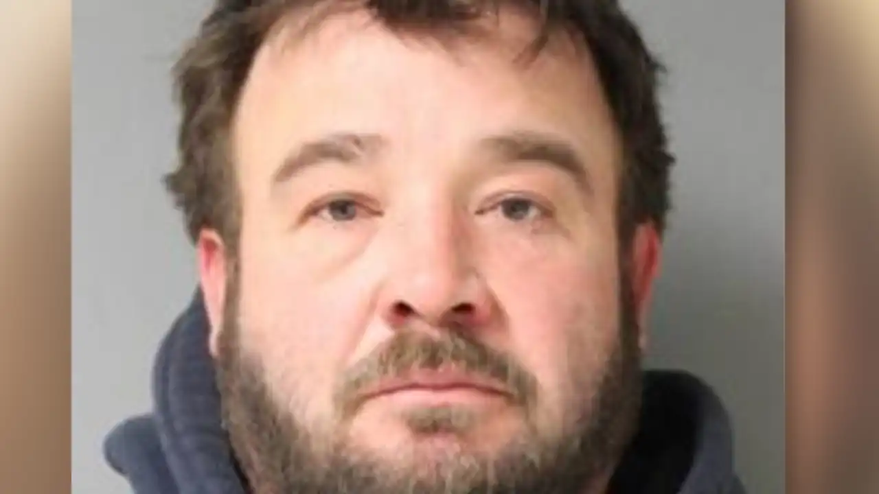 A long island flooring contractor admitted stealing more than $90,000 from customers after prosecutors said he accepted payment for hardwood flooring projects that were never completed.