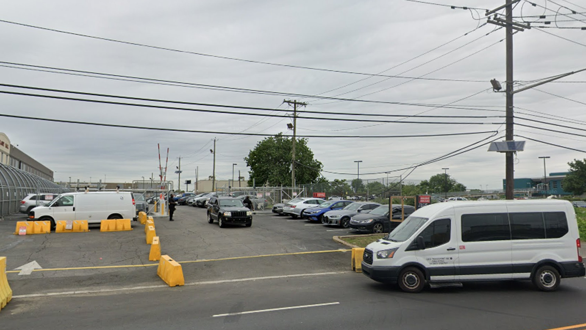 Nj democrats demand delaney hall closure after third death tied to newark ice facility Vehicles entering and exiting delaney hall in newark