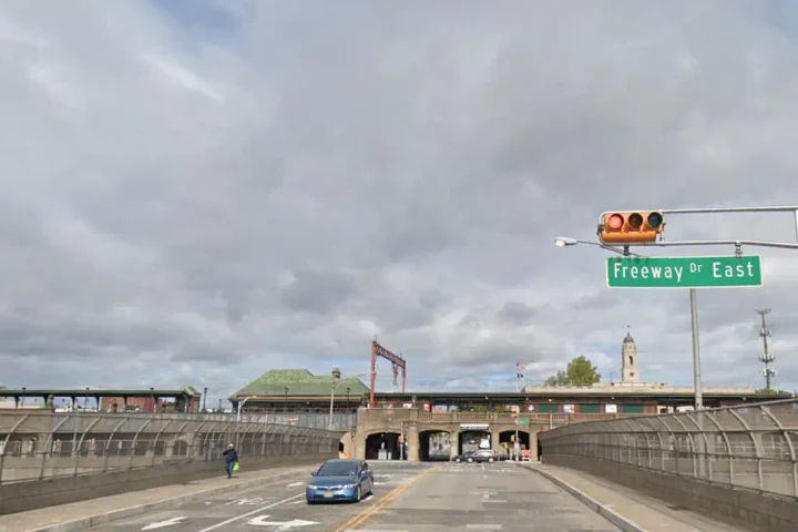 Photo Caption: NJDOT will close the left lane of Freeway Drive eastbound at South Munn Avenue as work advances on the North Munn Avenue bridge over I-280.