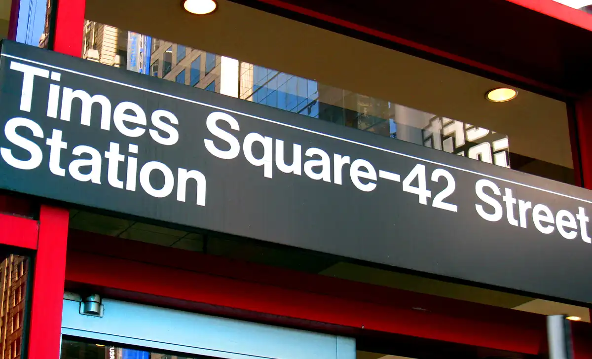 Nypd seeks perv who sexually grabbed teen waiting for train at times square Nypd seeks perv who sexually grabbed teen waiting for train at times square