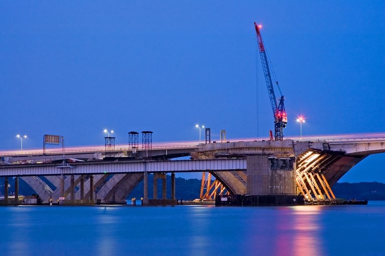 Arlington teen dies after slipping from Potomac River ledge near Key Bridge