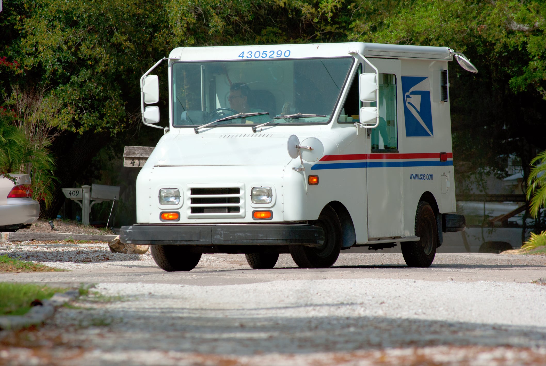 Queens postal worker accused of raiding mail, pocketing $21k in money orders